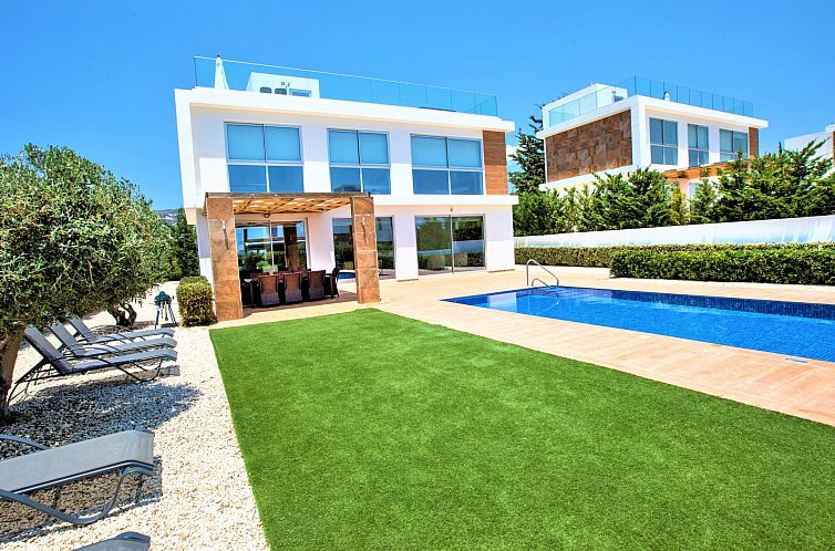 Vakantiehuis Luxuriöse Villa mit privatem Pool und Whirlpoo