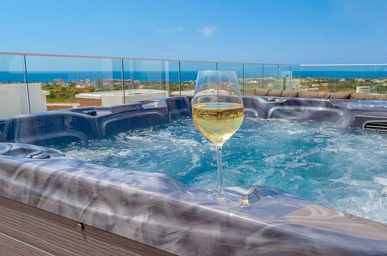 Vakantiehuis Luxuriöse Villa mit privatem Pool und Whirlpoo