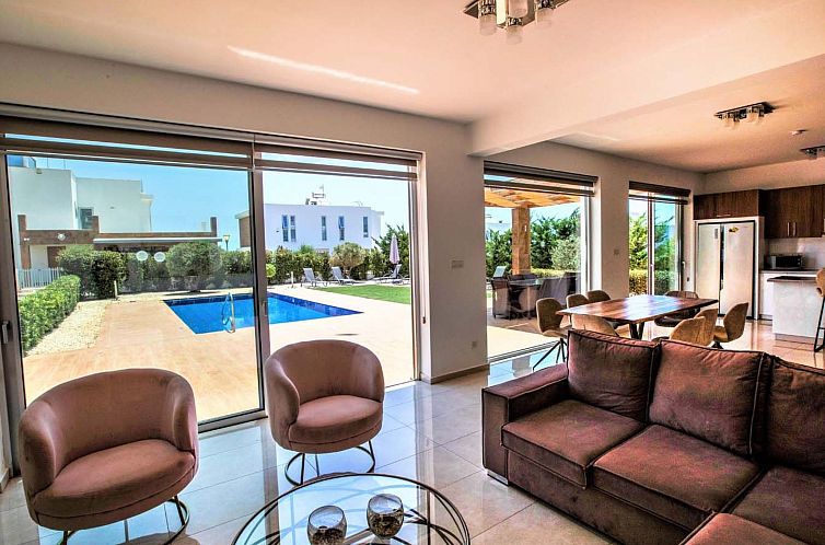 Vakantiehuis Luxuriöse Villa mit privatem Pool und Whirlpoo