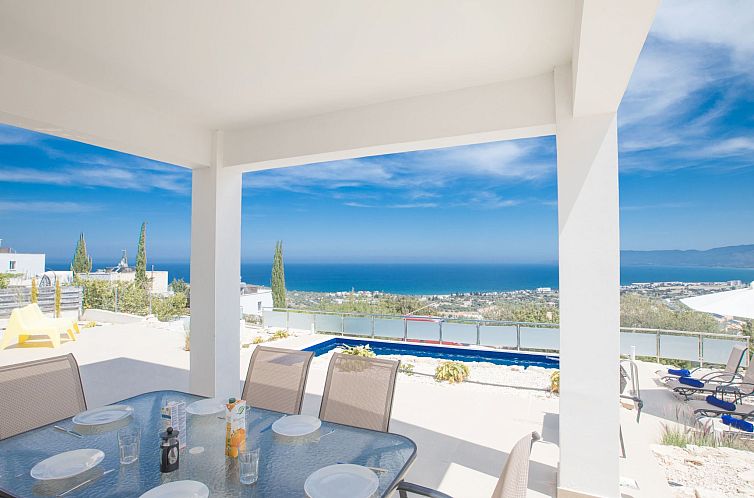 Vakantiehuis Villa mit Panoramablick auf das Meer von Latchi