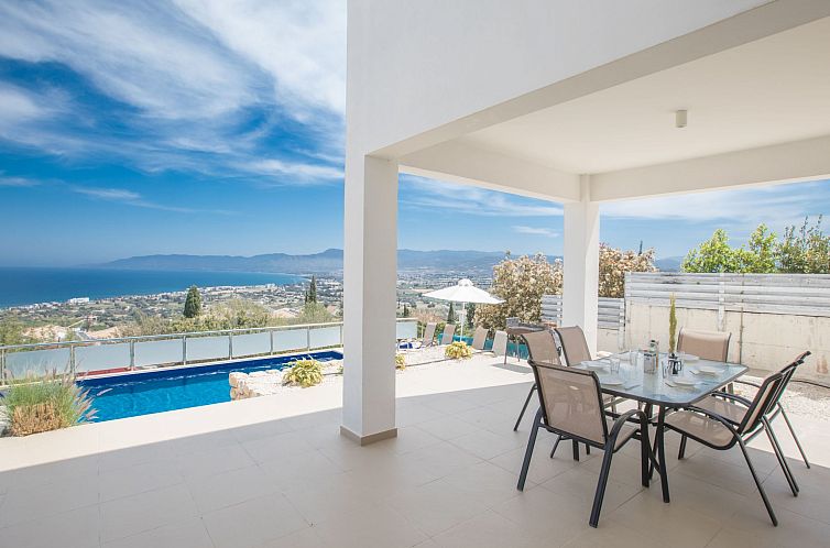 Vakantiehuis Villa mit Panoramablick auf das Meer von Latchi