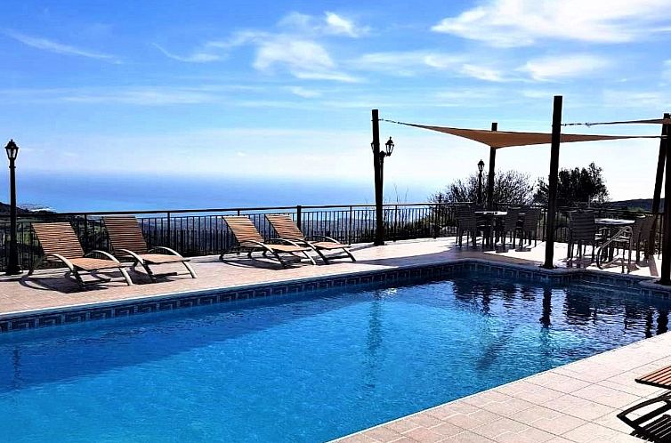 Vakantiehuis Villa mit Blick auf die Berge und Whirlpool