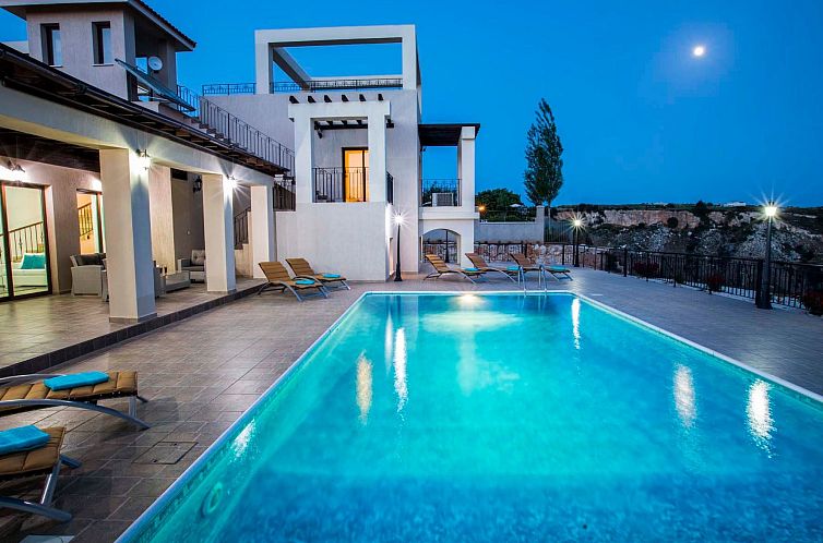 Vakantiehuis Villa mit Blick auf die Berge und Whirlpool