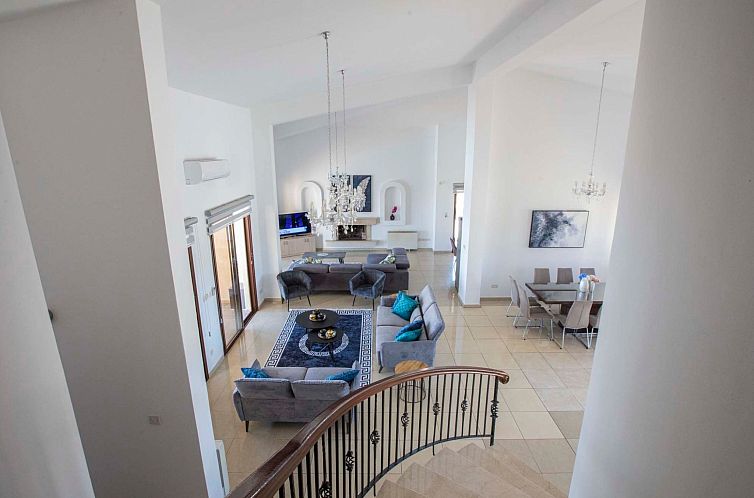 Vakantiehuis Villa mit Blick auf die Berge und Whirlpool