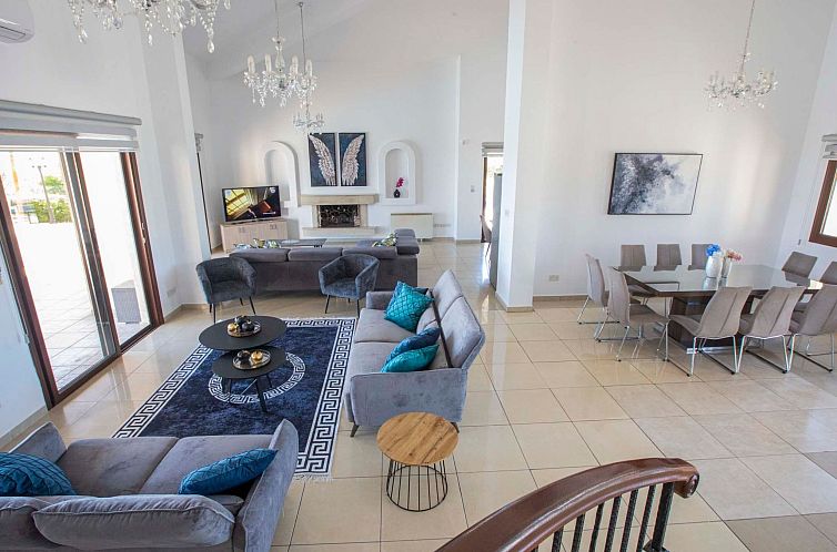 Vakantiehuis Villa mit Blick auf die Berge und Whirlpool
