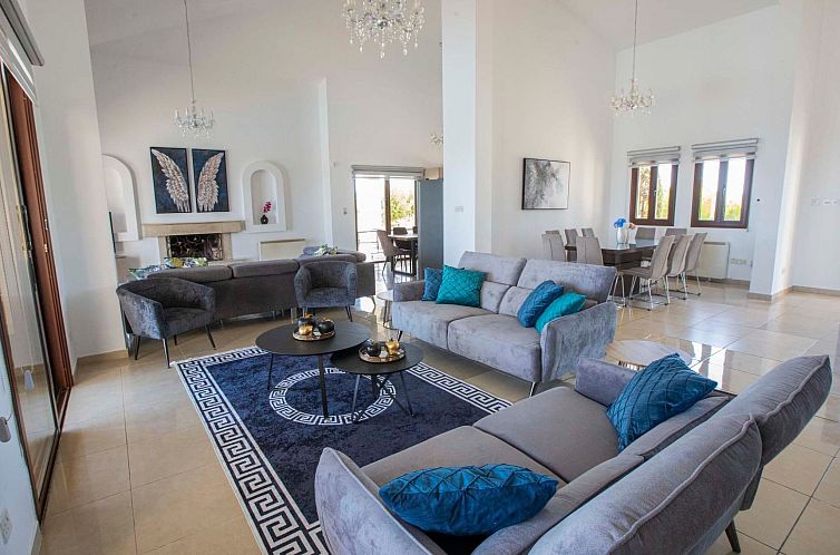 Vakantiehuis Villa mit Blick auf die Berge und Whirlpool