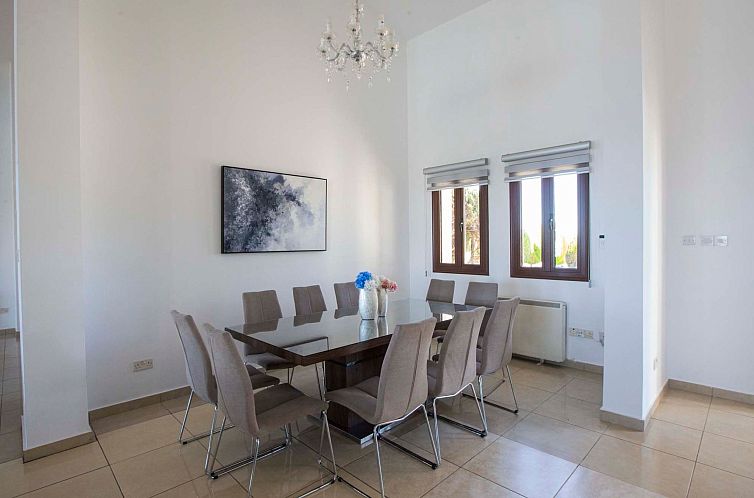 Vakantiehuis Villa mit Blick auf die Berge und Whirlpool