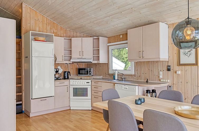 Vakantiehuis "Imka" - 900m from the sea