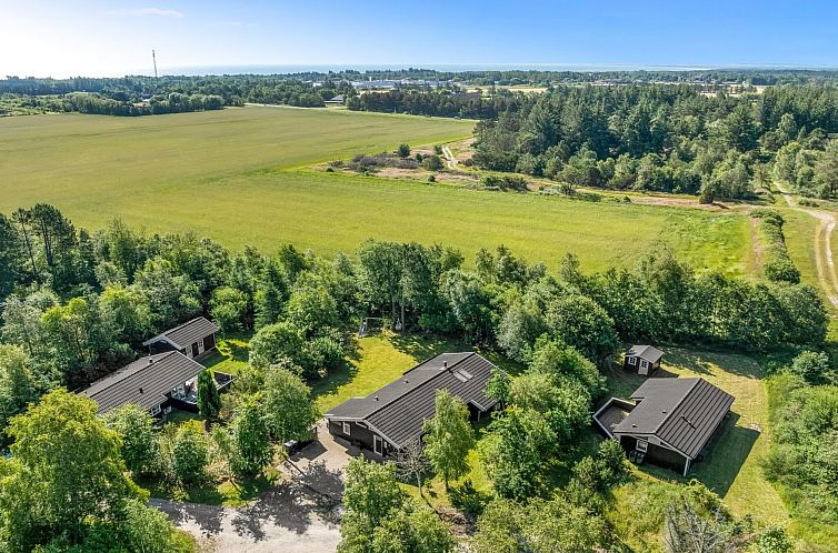 Vakantiehuis "Arny" - 1.5km from the sea