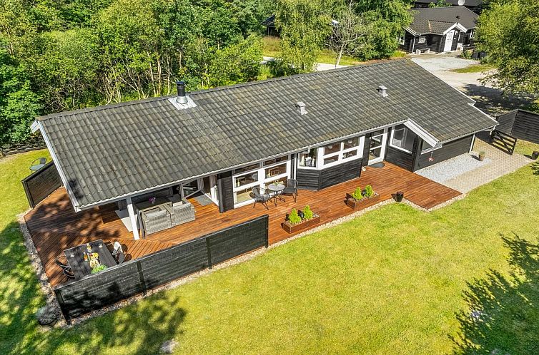 Vakantiehuis "Arny" - 1.5km from the sea