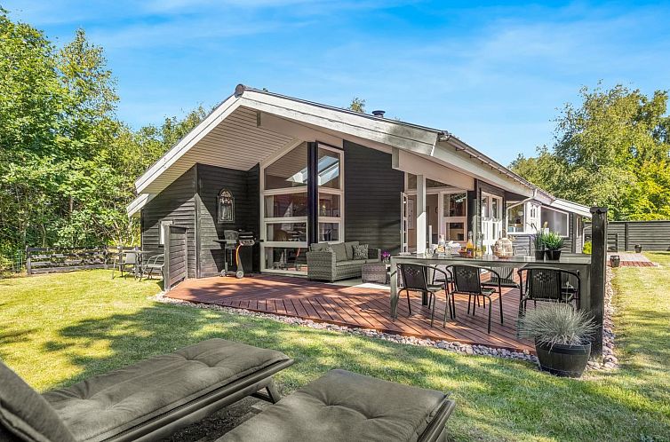 Vakantiehuis "Arny" - 1.5km from the sea
