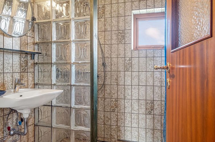 Vakantiehuis "Natalija" - 700m from the sea