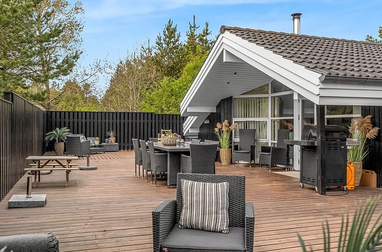 Vakantiehuis "Elvin" - 2km from the sea
