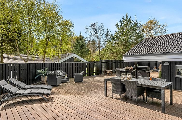 Vakantiehuis "Elvin" - 2km from the sea