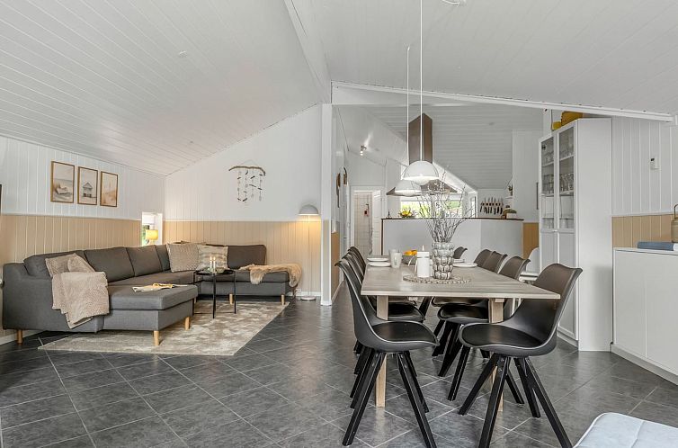 Vakantiehuis "Elvin" - 2km from the sea