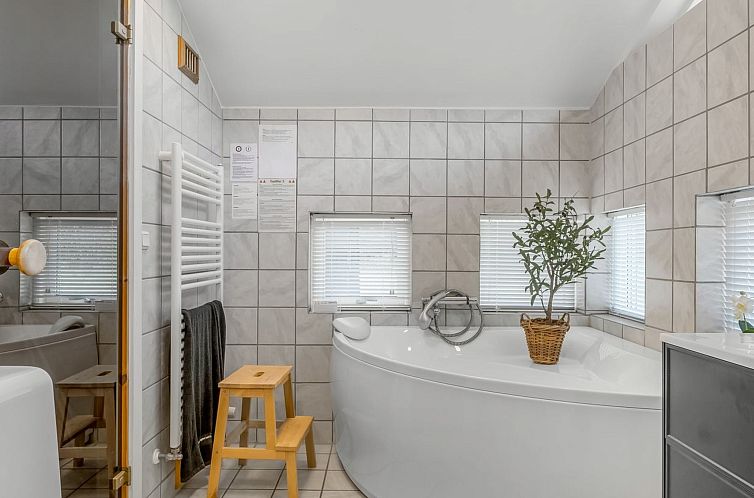 Vakantiehuis "Elvin" - 2km from the sea