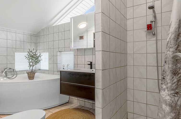Vakantiehuis "Elvin" - 2km from the sea