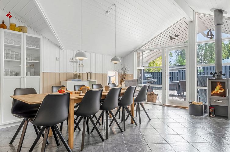 Vakantiehuis "Elvin" - 2km from the sea