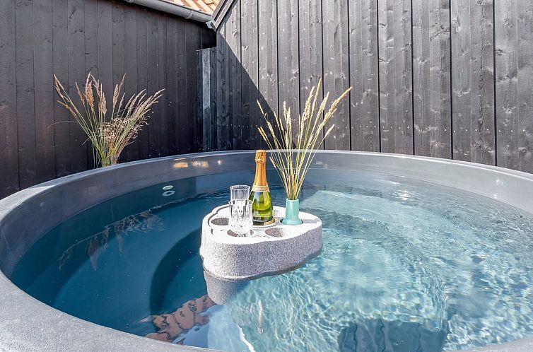 Vakantiehuis "Josina" - 1.8km from the sea