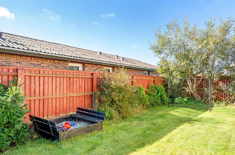 Vakantiehuis "Julie" - 700m from the sea