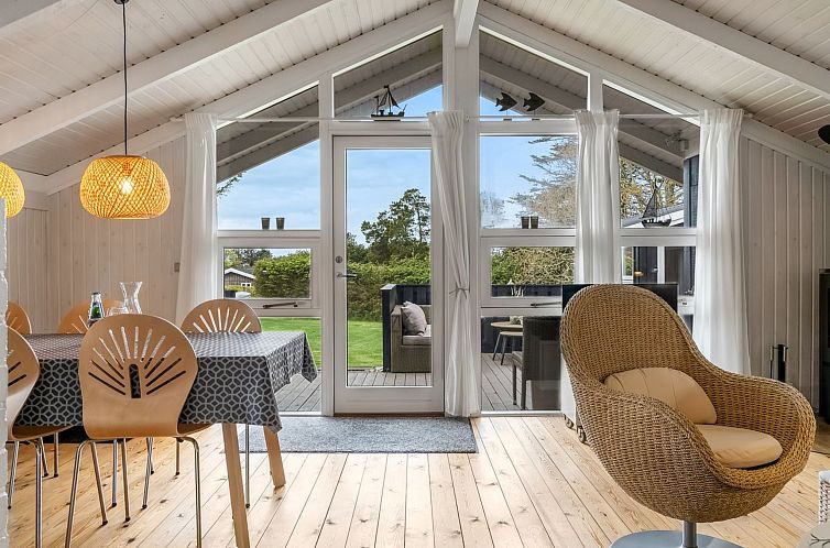 Vakantiehuis "Gunhilde" - 1.2km from the sea