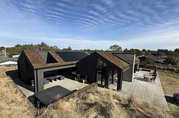 Vakantiehuis "Uschi" - 1km from the sea