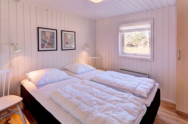 Vakantiehuis "Bylgja" - 1.7km from the sea