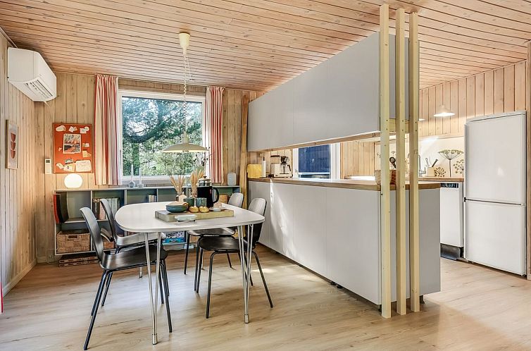 Vakantiehuis "Eriksine" - 1.9km from the sea