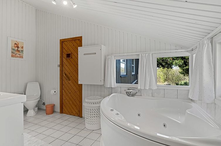 Vakantiehuis "Thorke" - 700m from the sea