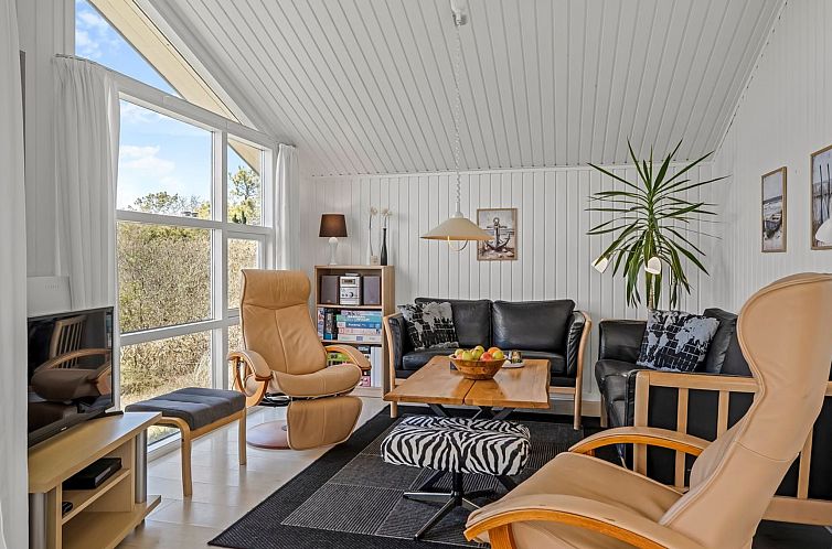 Vakantiehuis "Thorke" - 700m from the sea
