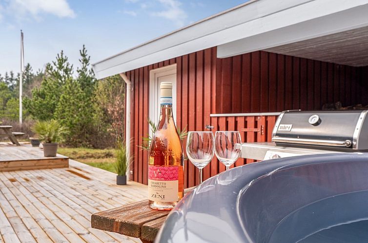 Vakantiehuis "Gunborg" - 2.5km from the sea