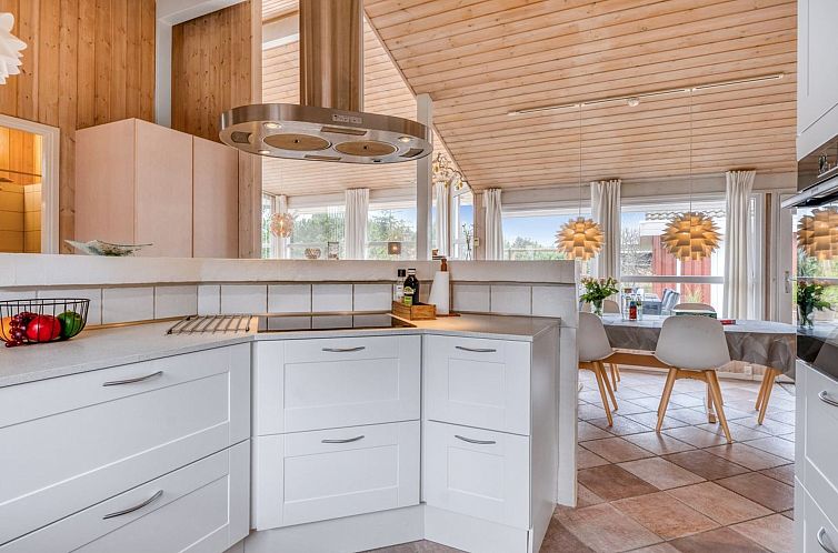 Vakantiehuis "Gunborg" - 2.5km from the sea