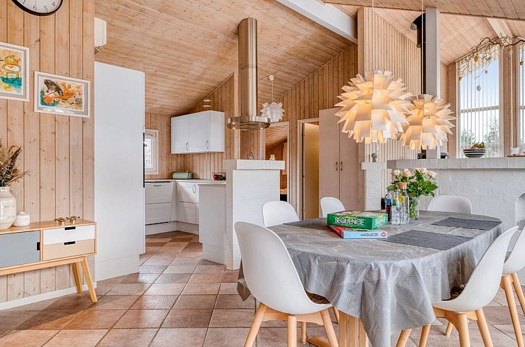 Vakantiehuis "Gunborg" - 2.5km from the sea