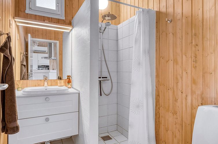 Vakantiehuis "Gunborg" - 2.5km from the sea