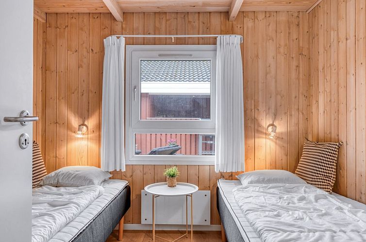 Vakantiehuis "Gunborg" - 2.5km from the sea