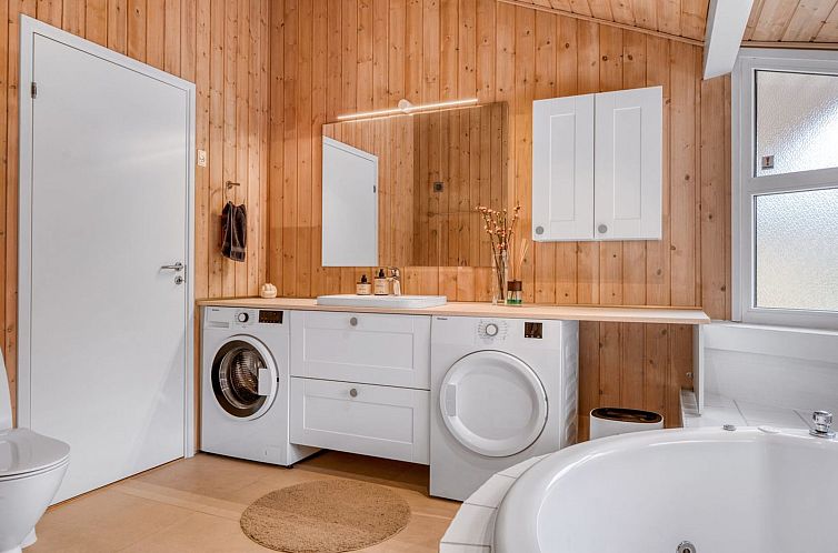 Vakantiehuis "Gunborg" - 2.5km from the sea