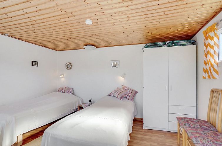 Vakantiehuis "Ingebritt" - 1.5km from the sea