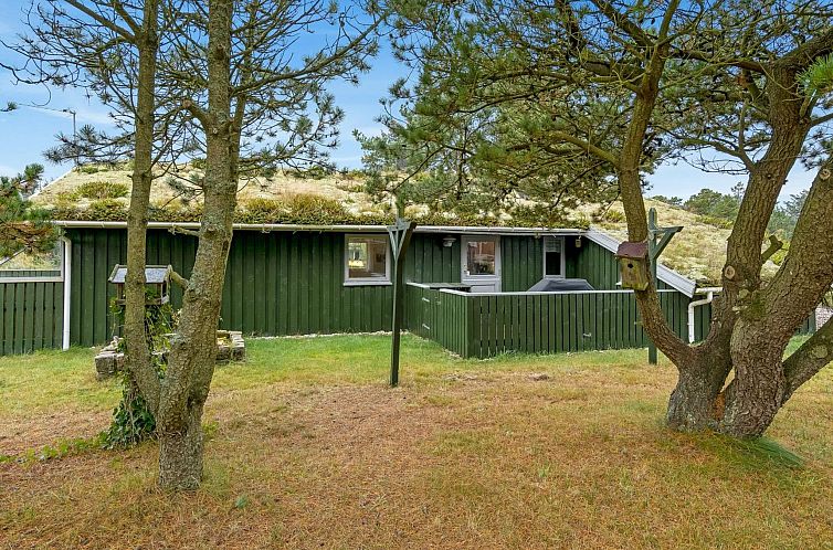 Vakantiehuis "Birghir" - 1.5km from the sea