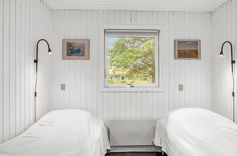 Vakantiehuis "Birghir" - 1.5km from the sea