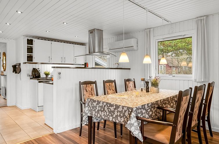 Vakantiehuis "Birghir" - 1.5km from the sea