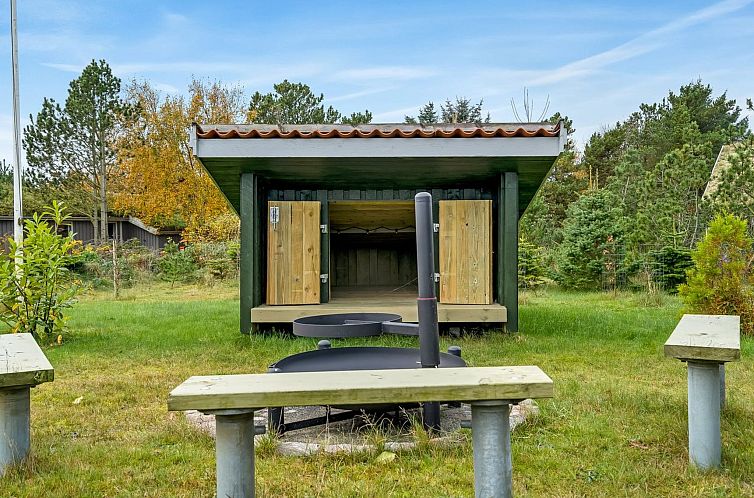 Vakantiehuis "Birghir" - 1.5km from the sea