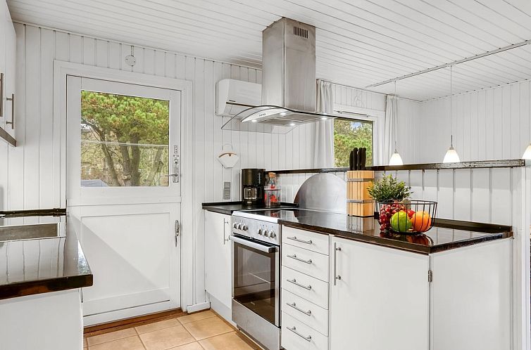 Vakantiehuis "Birghir" - 1.5km from the sea