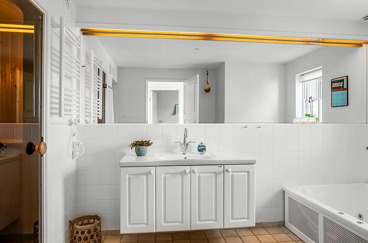 Vakantiehuis "Ingmarie" - 1km from the sea