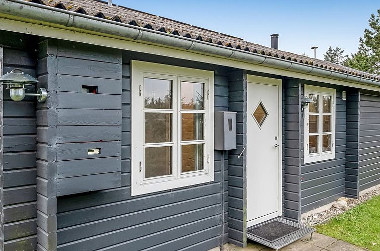 Vakantiehuis "Tammo" - 1.1km from the sea