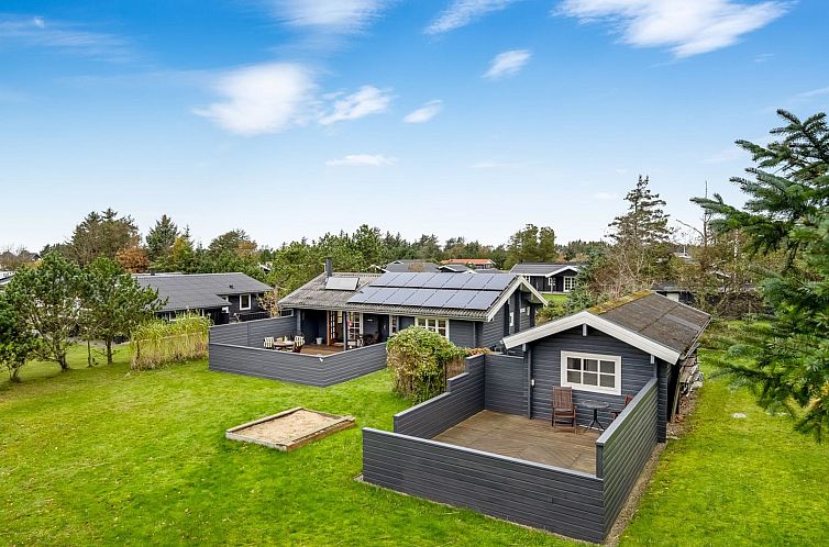 Vakantiehuis "Tammo" - 1.1km from the sea
