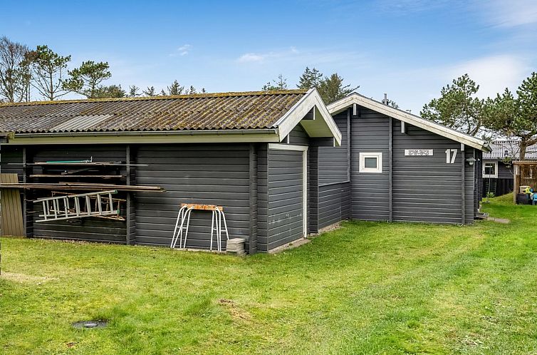 Vakantiehuis "Tammo" - 1.1km from the sea