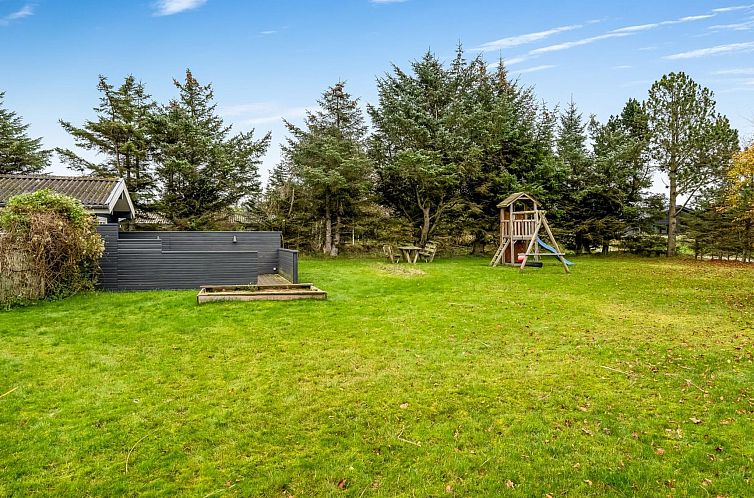 Vakantiehuis "Tammo" - 1.1km from the sea