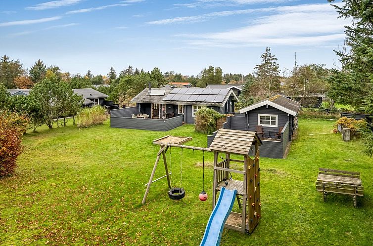 Vakantiehuis "Tammo" - 1.1km from the sea