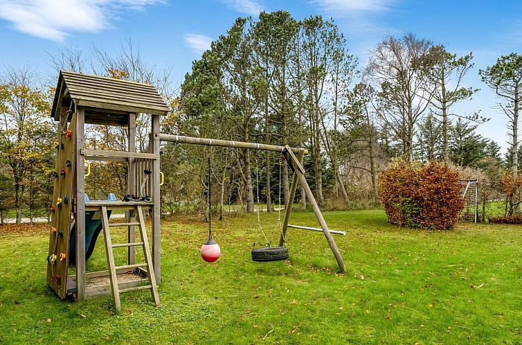 Vakantiehuis "Tammo" - 1.1km from the sea