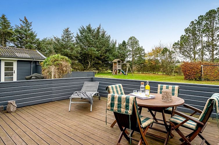 Vakantiehuis "Tammo" - 1.1km from the sea